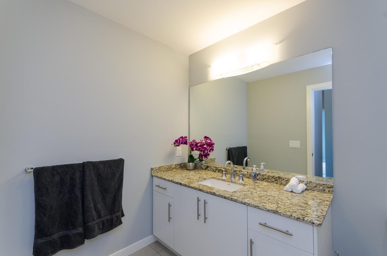 Downtown 2600sqft Chanel Penthouse Apartment *